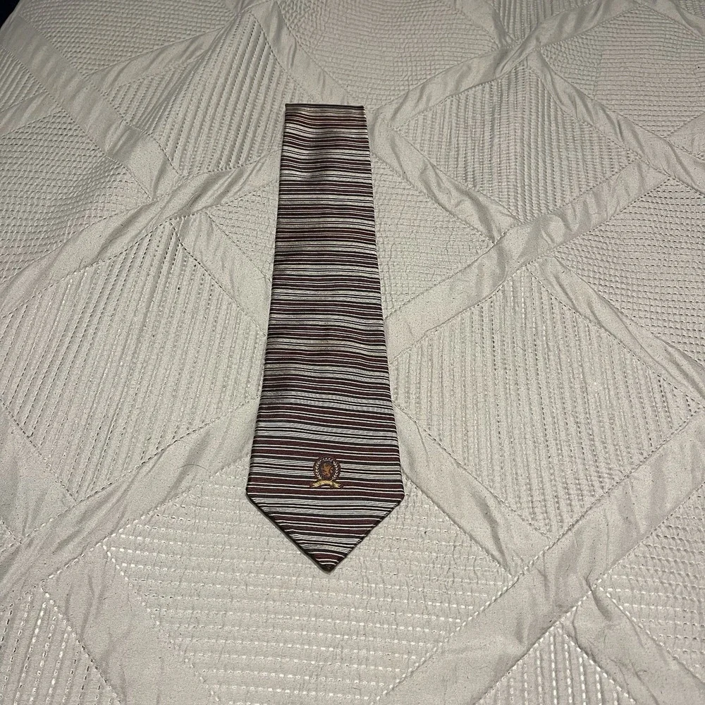 Vintage Tommy Hilfiger Men's Classic 100% Silk Tie Burgundy Gray Stripes‎ Logo